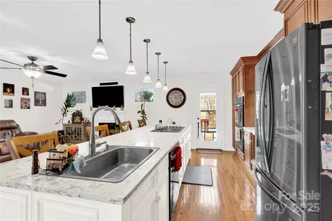 Kitchen - 1659 Buffett Cir, Hickory, NC 28602 photo 3 of 4