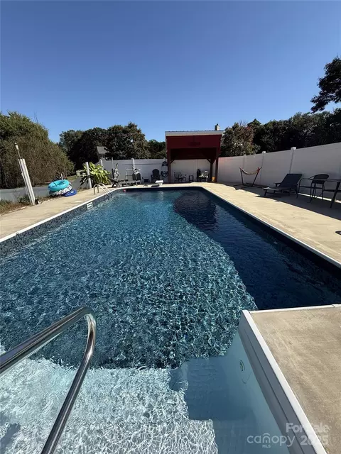 Exterior - 1659 Buffett Cir, Hickory, NC 28602 photo 8 of 9