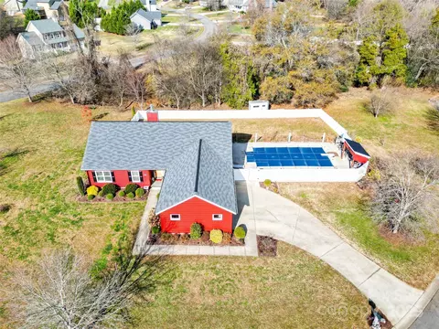 View/Area - 1659 Buffett Cir, Hickory, NC 28602 photo 5 of 11