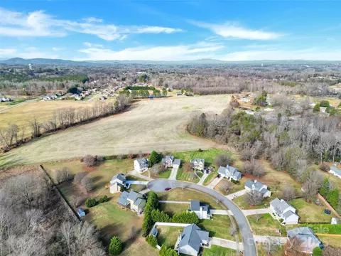 View/Area - 1659 Buffett Cir, Hickory, NC 28602 photo 9 of 11