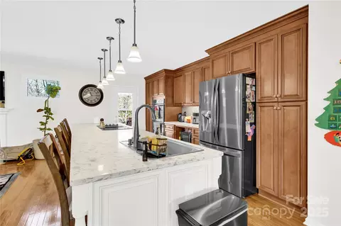 Kitchen - 1659 Buffett Cir, Hickory, NC 28602 photo 2 of 4