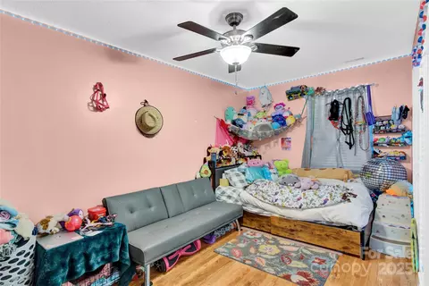 Bedroom - 1659 Buffett Cir, Hickory, NC 28602 photo 4 of 5