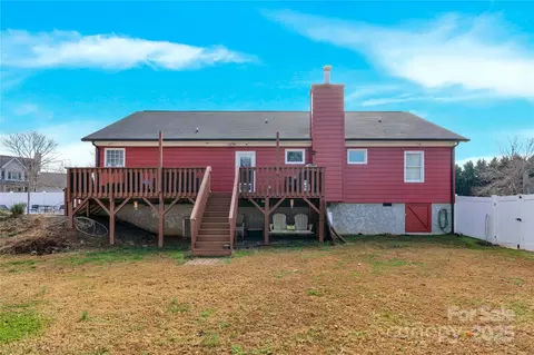 Exterior - 1659 Buffett Cir, Hickory, NC 28602 photo 6 of 9