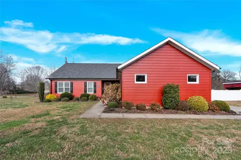 1659 Buffett Cir, Hickory, NC 28602