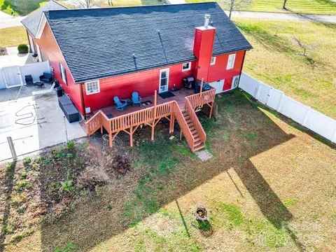 Exterior - 1659 Buffett Cir, Hickory, NC 28602 photo 3 of 9