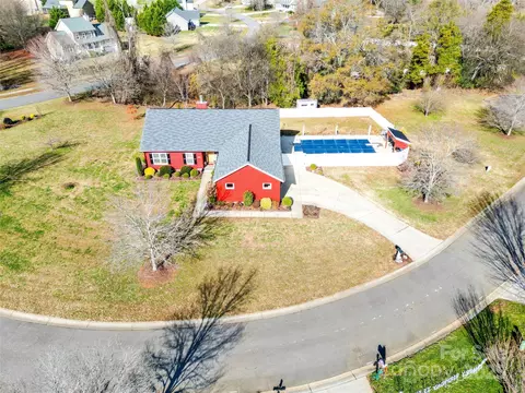 View/Area - 1659 Buffett Cir, Hickory, NC 28602 photo 6 of 11