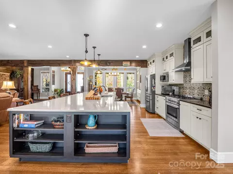 Kitchen - 765 Higher Path, Saluda, NC 28773 photo 2 of 3