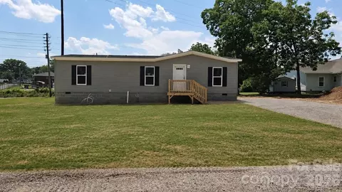 276 Mulberry St, Forest City, NC 28043