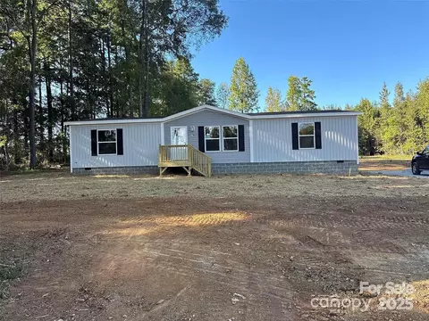 3 Mulberry St, Forest City, NC 28043