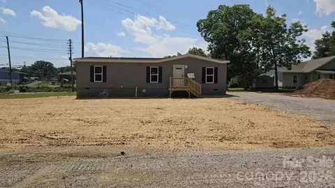 276 Mulberry St, Forest City, NC 28043