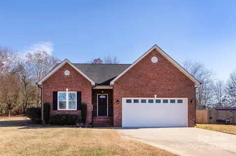 2186 Oklahoma Ct, Lincolnton, NC 28092