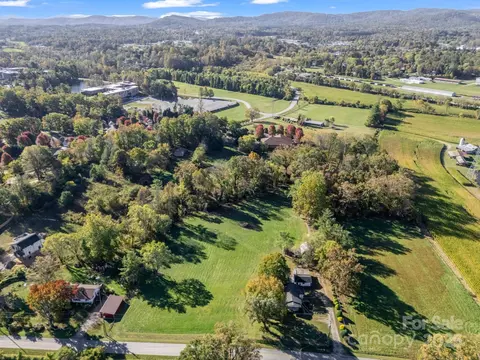 628 New Hope Rd, Flat Rock, NC 28731