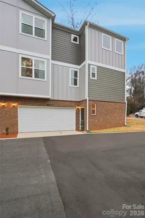 8927 Sharonbrook Dr, Charlotte, NC 28210