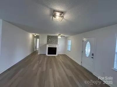 Living - 1018 Starcliff Cir, Lancaster, SC 29720 photo 3 of 5
