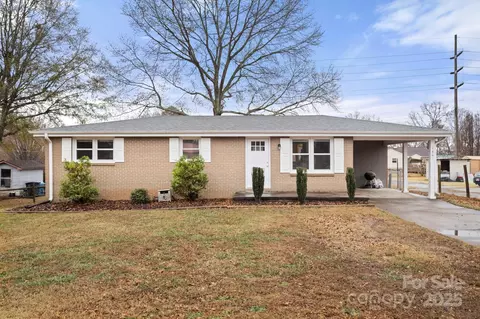 146 Old Castle Ln, Forest City, NC 28043