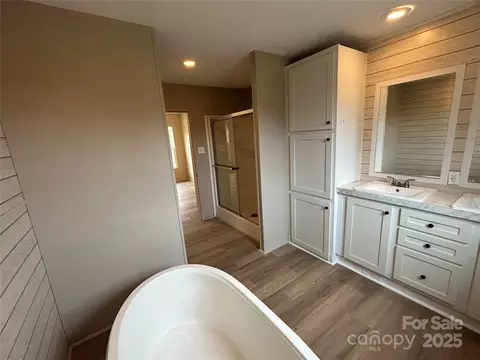 Bath - 4765 Logging Rd, Lancaster, SC 29720 photo 1 of 4