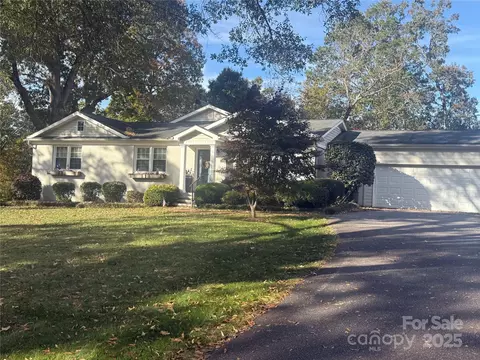1251 10th Nw St NW, Hickory, NC 28601