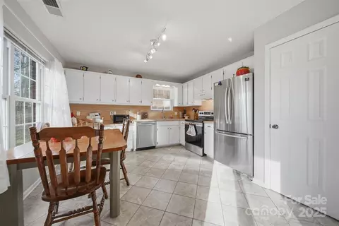 Kitchen - 102 Brandywine Ne T1 Dr NE #T1, Conover, NC 28613 photo 2 of 4