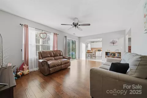 Living - 102 Brandywine Ne T1 Dr NE #T1, Conover, NC 28613 photo 2 of 3