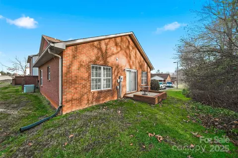 Exterior - 102 Brandywine Ne T1 Dr NE #T1, Conover, NC 28613 photo 4 of 5