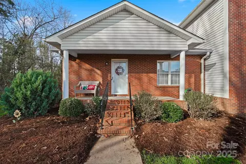 Exterior - 102 Brandywine Ne T1 Dr NE #T1, Conover, NC 28613 photo 2 of 5