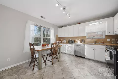 Kitchen - 102 Brandywine Ne T1 Dr NE #T1, Conover, NC 28613 photo 3 of 4