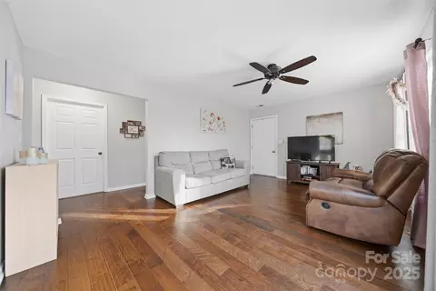 Living - 102 Brandywine Ne T1 Dr NE #T1, Conover, NC 28613 photo 1 of 3