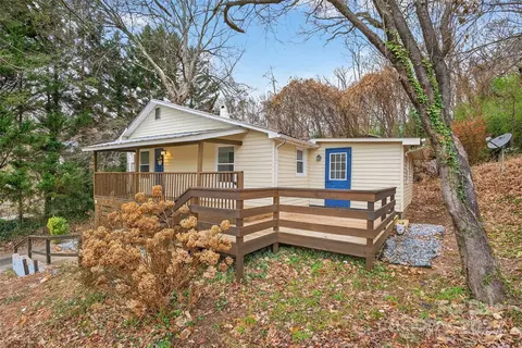 30 Porter St, Tryon, NC 28782
