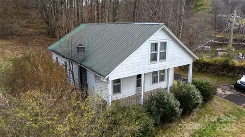 141 Burleson Dr, Bakersville, NC 28705