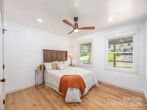 Bedroom - 93 Cresthaven Dr, Clyde, NC 28721 photo 1 of 5