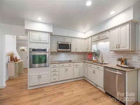 Kitchen - 93 Cresthaven Dr, Clyde, NC 28721 photo 1 of 3