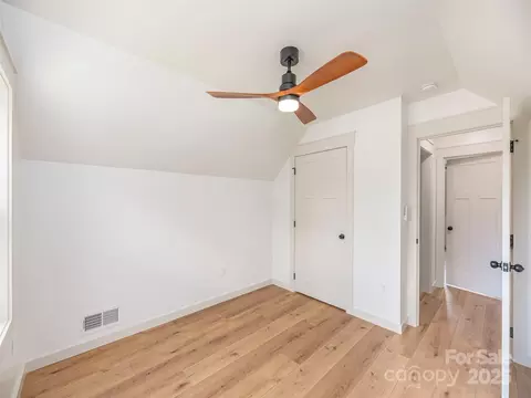 Bedroom - 93 Cresthaven Dr, Clyde, NC 28721 photo 5 of 5
