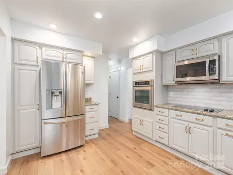 Kitchen - 93 Cresthaven Dr, Clyde, NC 28721 photo 2 of 3