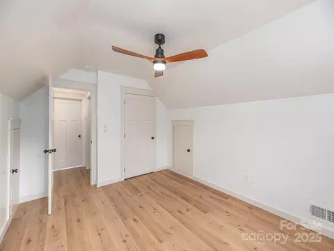 Bedroom - 93 Cresthaven Dr, Clyde, NC 28721 photo 3 of 5