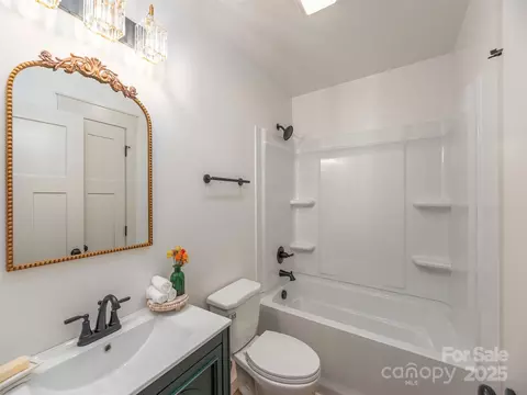 Bath - 93 Cresthaven Dr, Clyde, NC 28721 photo 3 of 4