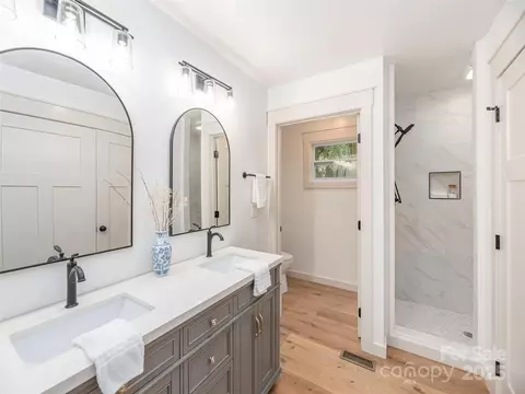 Bath - 93 Cresthaven Dr, Clyde, NC 28721 photo 1 of 4