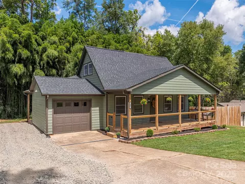 Exterior - 93 Cresthaven Dr, Clyde, NC 28721 photo 2 of 9