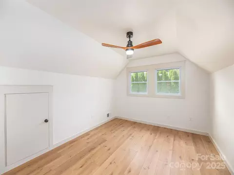 Bedroom - 93 Cresthaven Dr, Clyde, NC 28721 photo 2 of 5