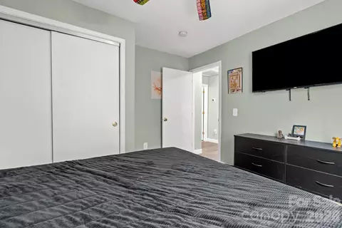 Bedroom - 842 Grouse Rd, Clyde, NC 28721 photo 4 of 4