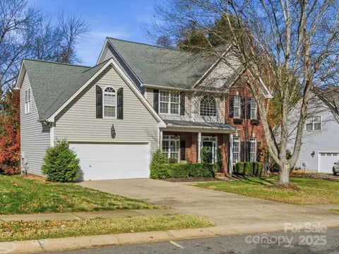 4810 Shadow Pine Dr, Charlotte, NC 28269