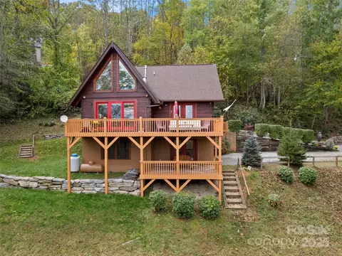67 Calhoun Ridge Dr, Waynesville, NC 28786