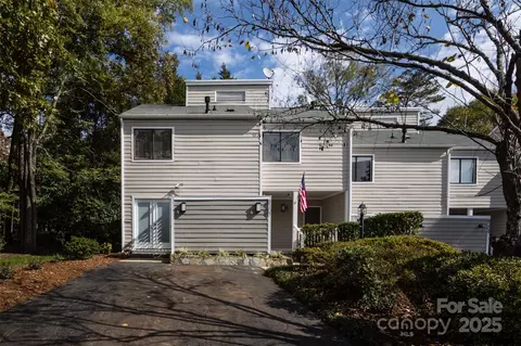 8307 Cricket Lake Dr, Charlotte, NC 28277