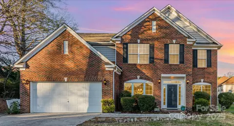 8611 Sabella Ln, Charlotte, NC 28216
