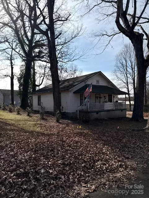 933 Wallace St, Statesville, NC 28677