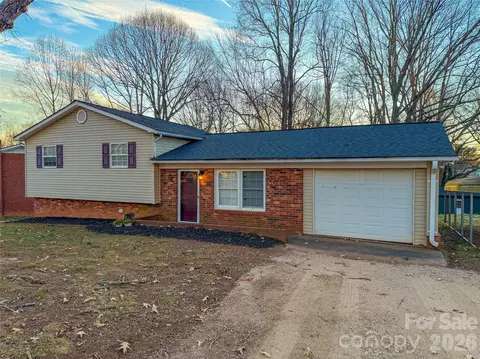 130 Powder Horn Rd, Mooresville, NC 28115