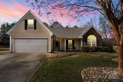 2203 Oakhurst Ct, Kannapolis, NC 28081