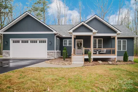140 Gosling Dr, Hendersonville, NC 28792