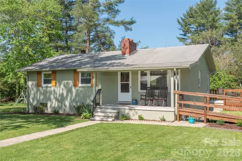 65 Lakeview St, Clyde, NC 28721