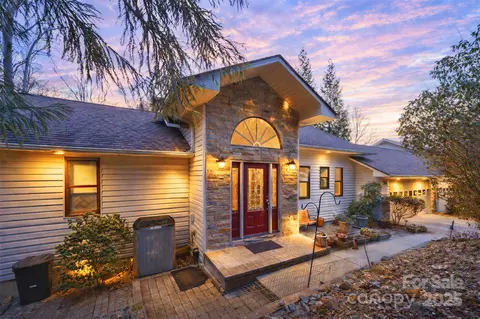 301 Qualla Cir, Brevard, NC 28712