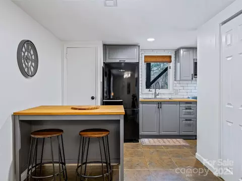 Kitchen - 277 Markham Rd, Tryon, NC 28782 photo 4 of 5
